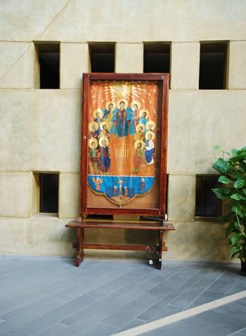 Drappo processionale con la raffigurazione della Pentecoste, che ha accompagnato la parrocchia dello Spirito Santo nella sua storia e nelle diverse sedi