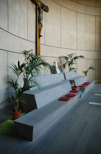 Sede (su cui è temporaneamente depositata la statua di San Michele, in attesa di ricollocazione, settembre 2013)
