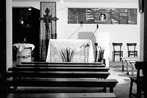 L'aula liturgica nello scantinato di via Fermi (dal web)