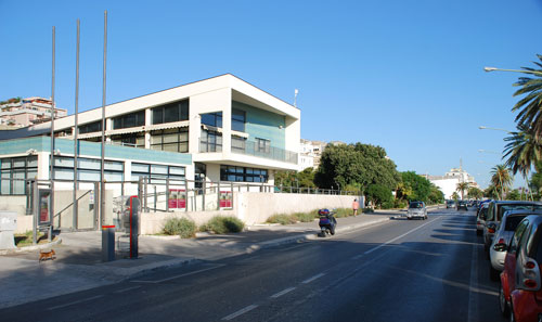 Pescara, il museo di Arte Moderna Vittoria Colonna, sul Lungomare, e  sullo sfondo  il complesso parrocchiale